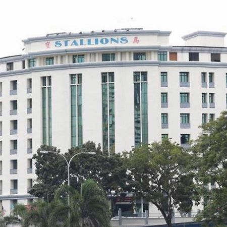 Stallions Suites Penang Jelutong Exterior foto