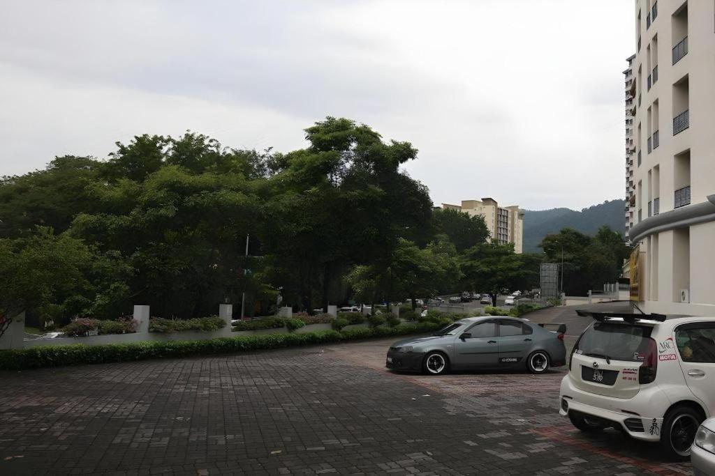 Stallions Suites Penang Jelutong Exterior foto