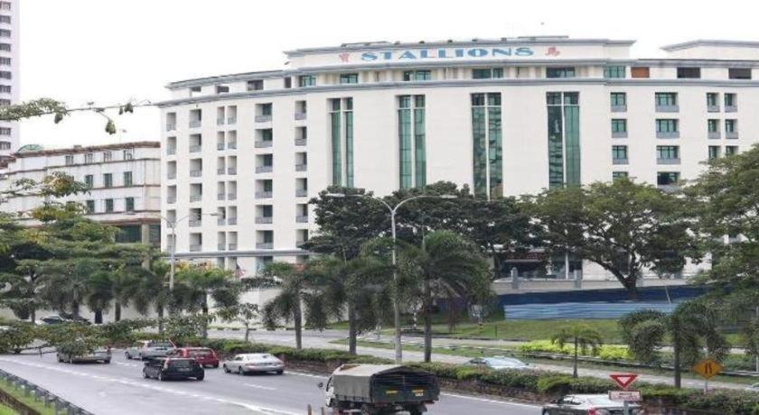 Stallions Suites Penang Jelutong Exterior foto