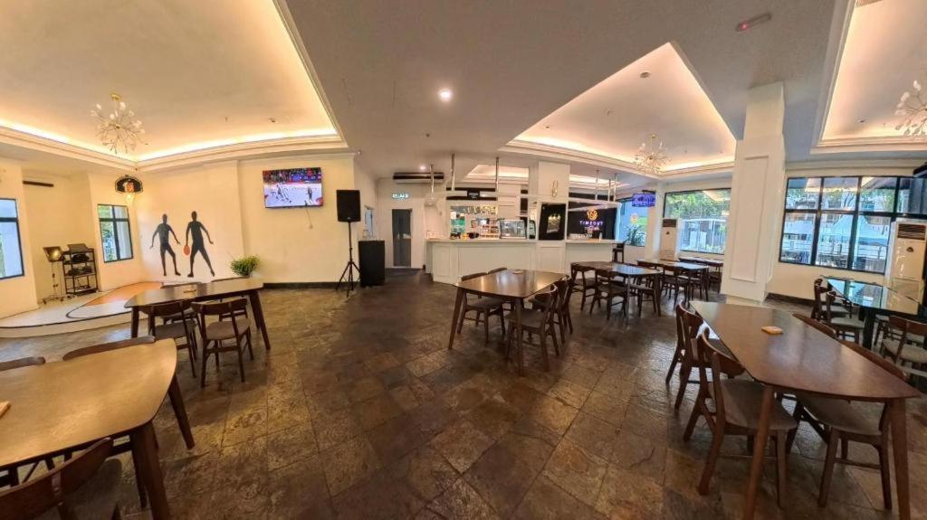 Stallions Suites Penang Jelutong Exterior foto