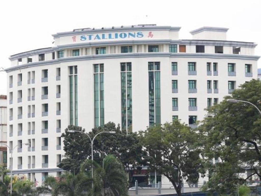 Stallions Suites Penang Jelutong Exterior foto