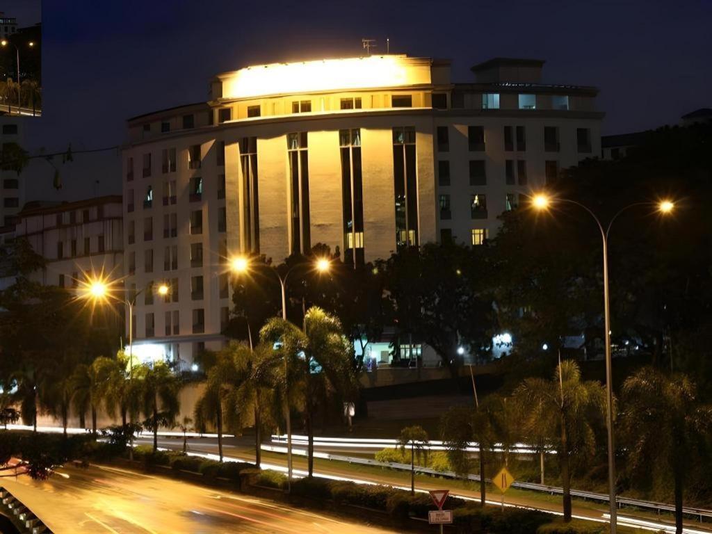 Stallions Suites Penang Jelutong Exterior foto